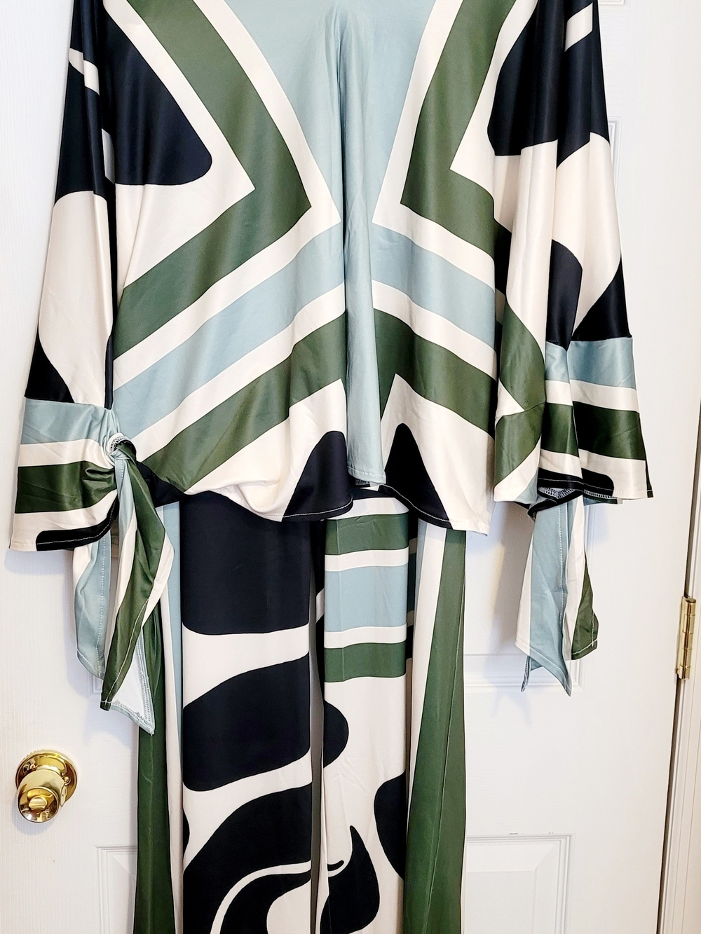 Fashion Nova Abstract Geo Kimono Jacket in Green, Black & Cream